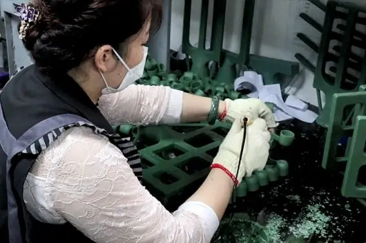 investment casting process-assemble wax pattern tree